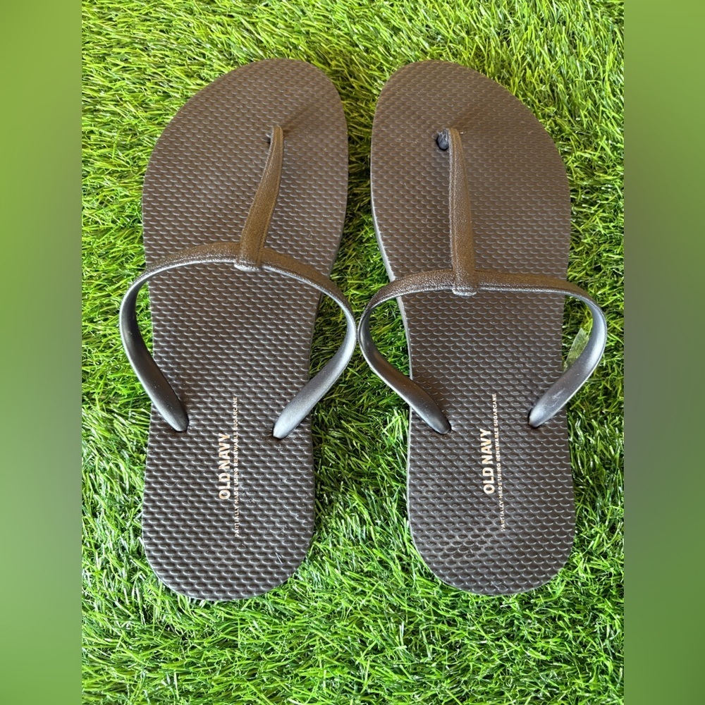Old Navy NWOT Women’s T-Strap Thong Flip-Flops• Size: 9/L•Color: Black•#460216